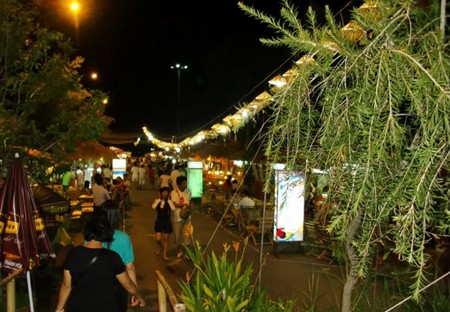 Chợ đêm, điểm du lịch không thể bỏ qua khi tới Nha Trang.