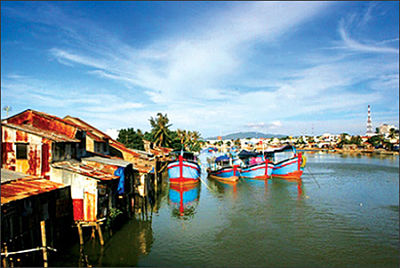 Cuộc sống của người dân bên dòng sông Cái Nha Trang.